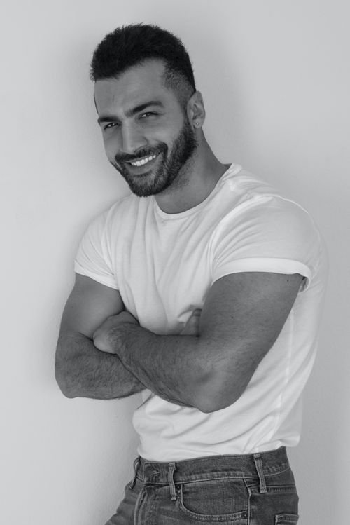 A short boxed beard with defined cheek lines and even trimming